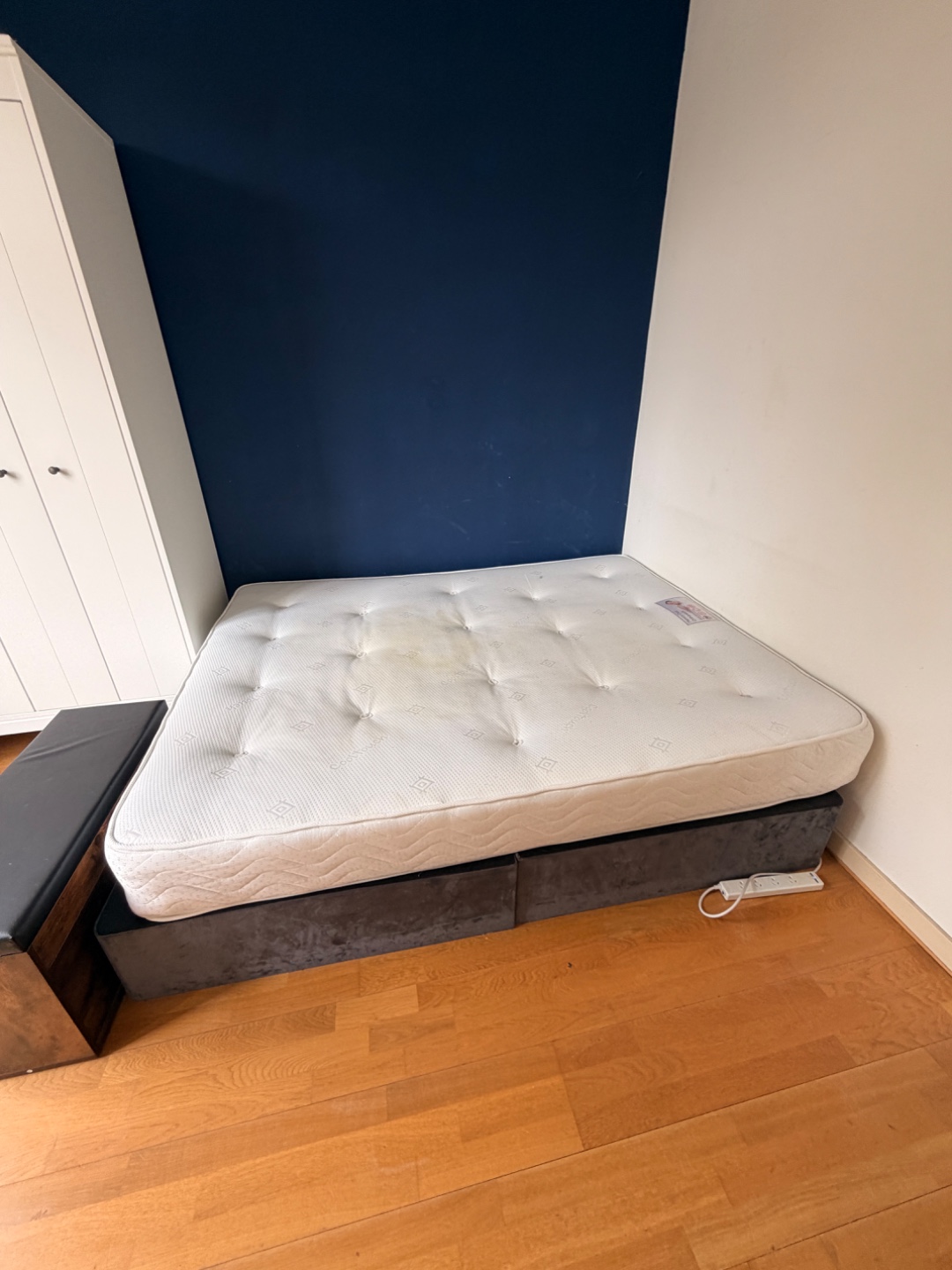 Queen bed and bed base. Pick up in de Pijp today 1