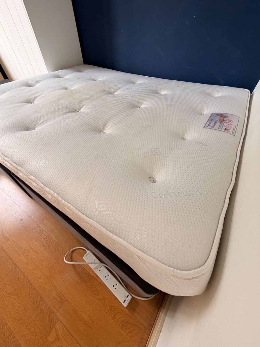 Queen bed and bed base. Pick up in de Pijp today 2