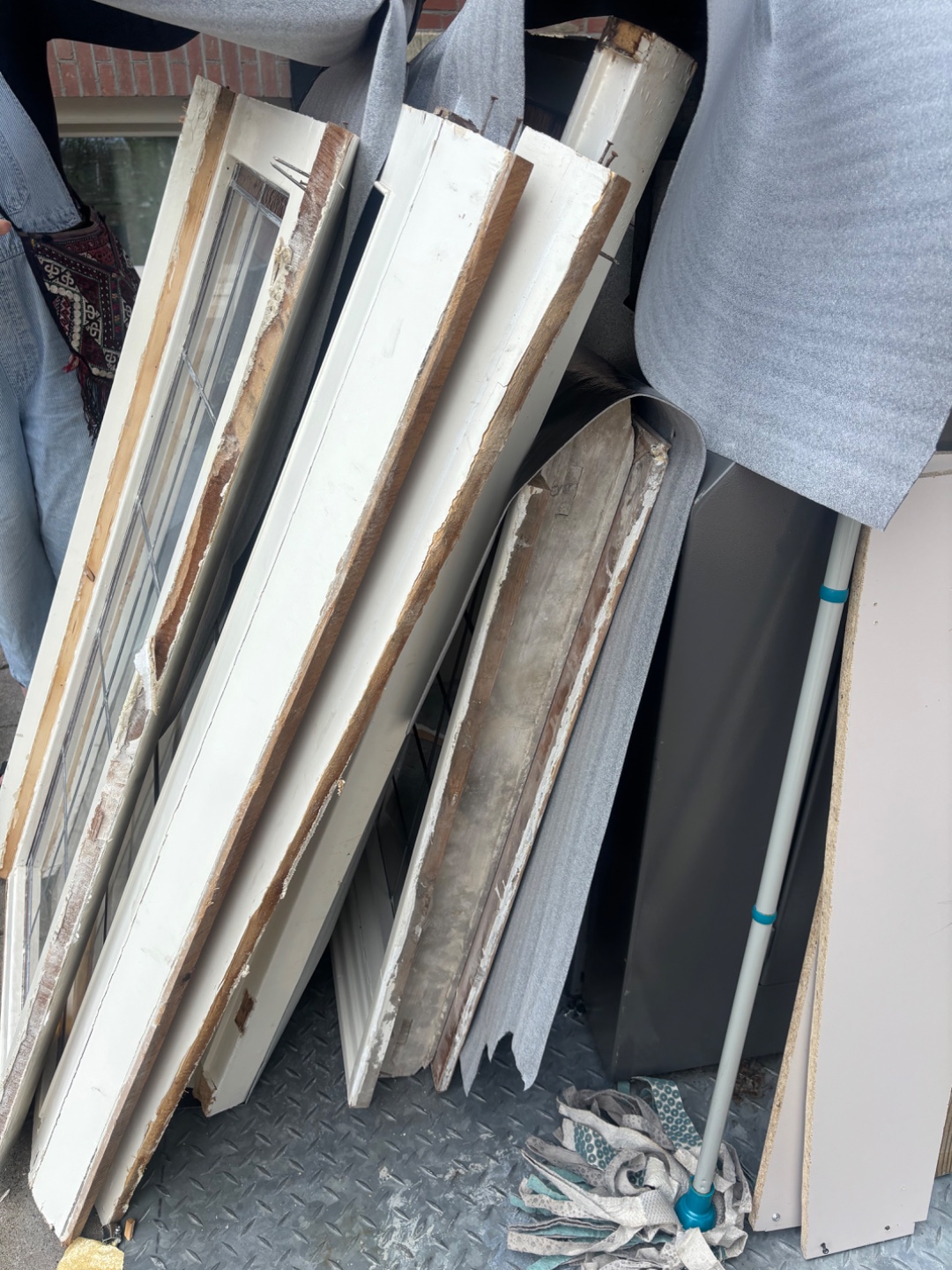 Beautiful stained glass panels, none broken 2