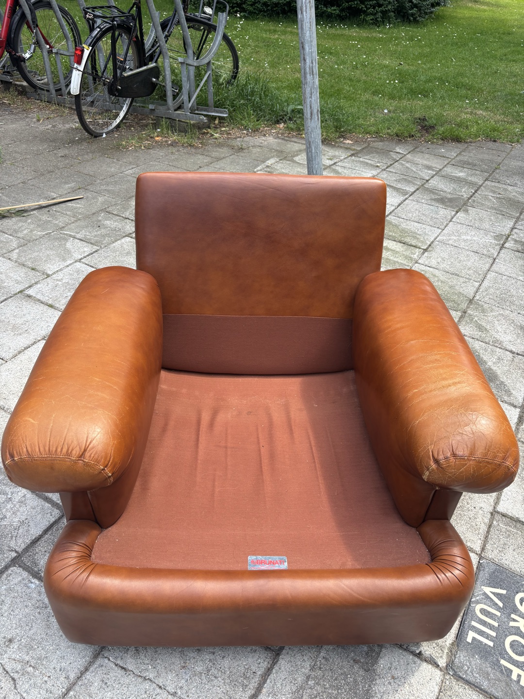 Italian designer leather chair made by Brunati without pillows. Leather not torn. High quality chair! 1