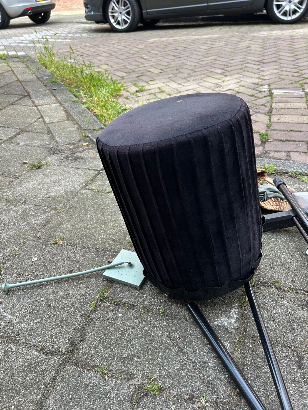 📍Amsterdam, rivierenbuurt, Moerdijkstraat
Bank, poef, gasplaat 1