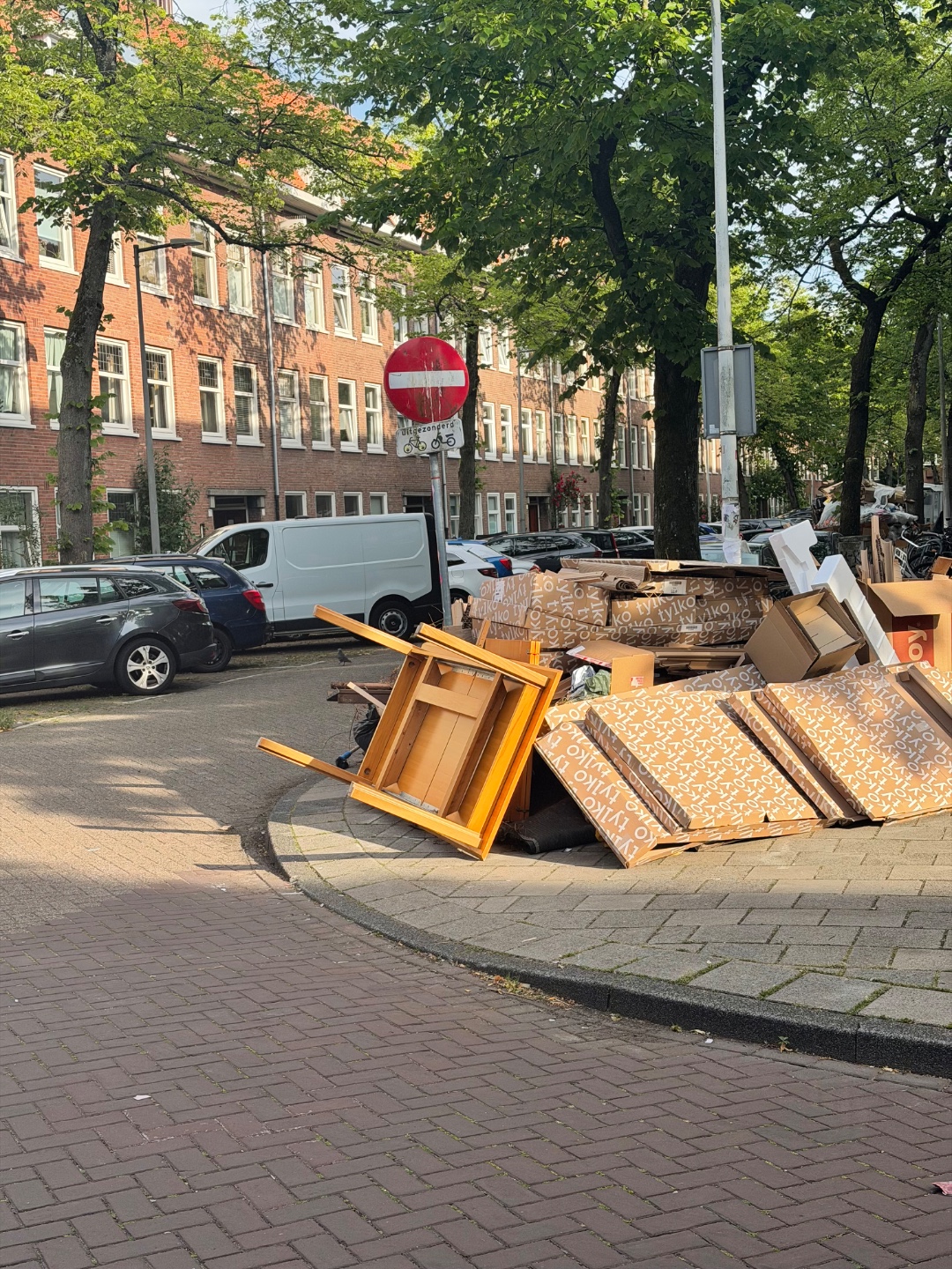 Item found on Amsterdam, West, De Baarsjes, Willem Schoutenstraat 50 1