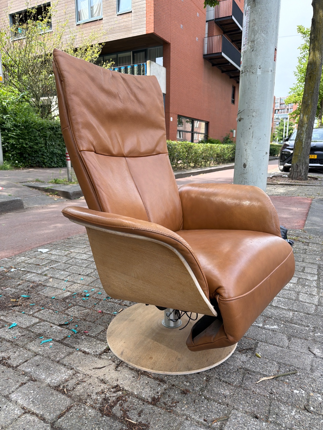 Item found on Amsterdam, Centrale Markt, Van Hallstraat 10 1