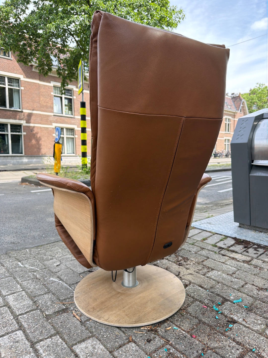 Item found on Amsterdam, Centrale Markt, Van Hallstraat 10 2