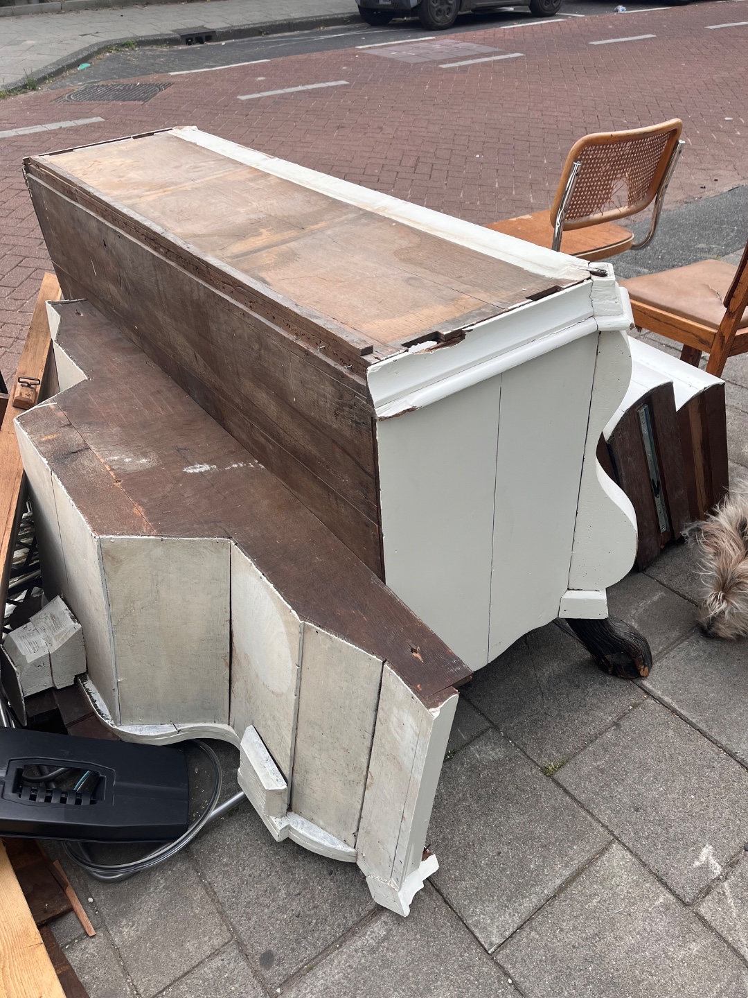 Antieke kast in onderdelen 2