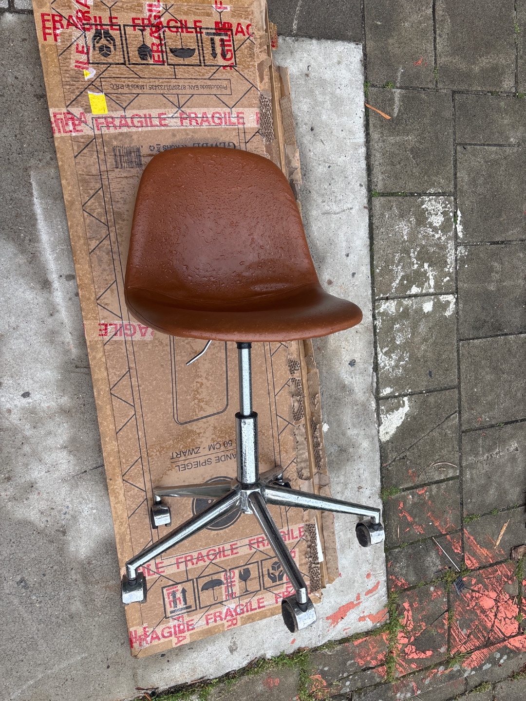 Item found on Amsterdam, Helmersbuurt, Jeltje de Bosch Kemperpad 45 1