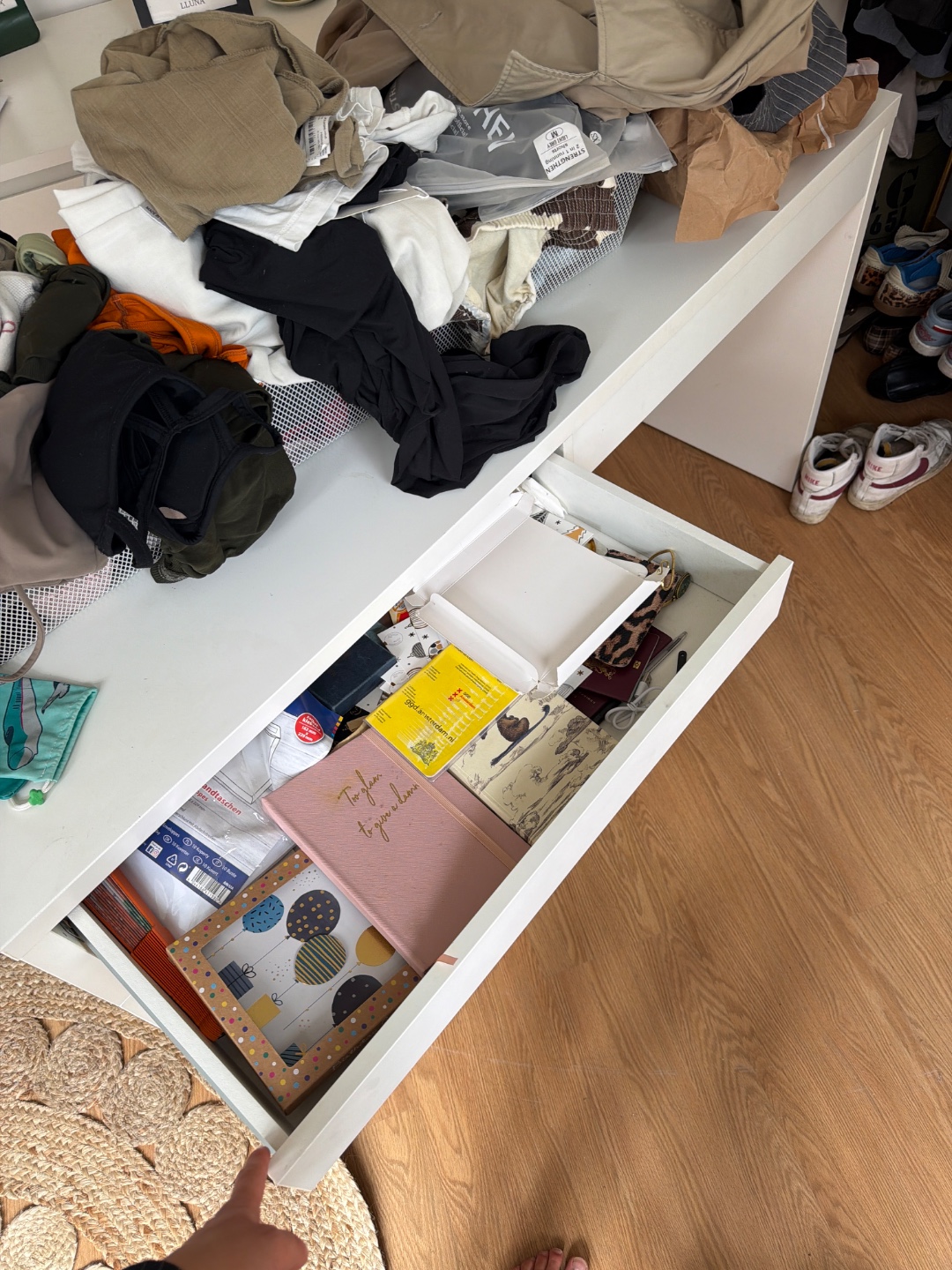 Free desk, pick up at Weteringschans 211b please send a message to: yaelhalteren on instagram 2