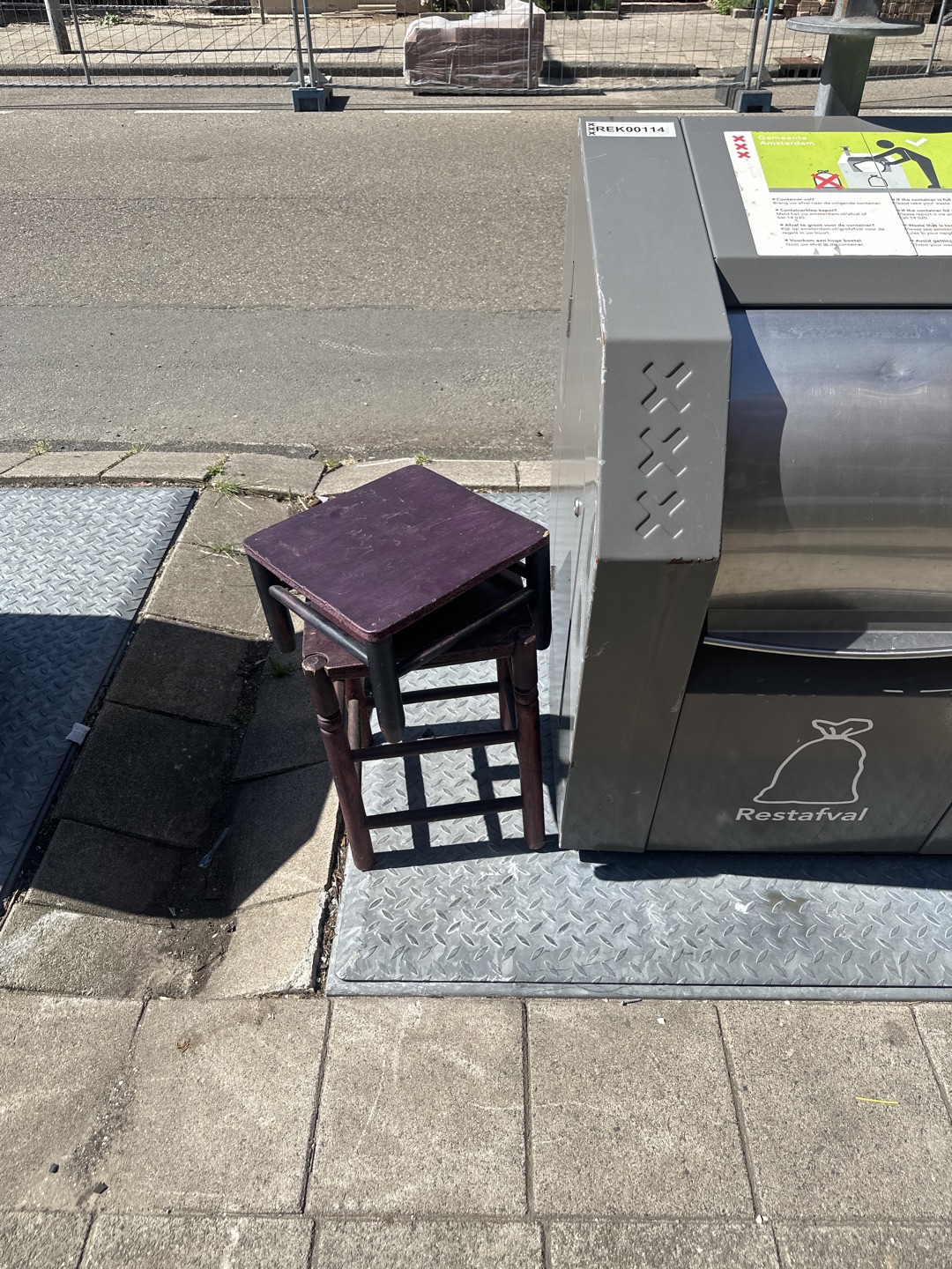 Item found on Amsterdam, Museumkwartier, J.j. Viottastraat 27 1