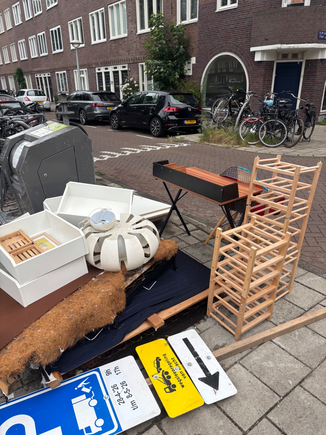 Item found on Amsterdam, De Krommert, Filips Van Almondestraat 32 2