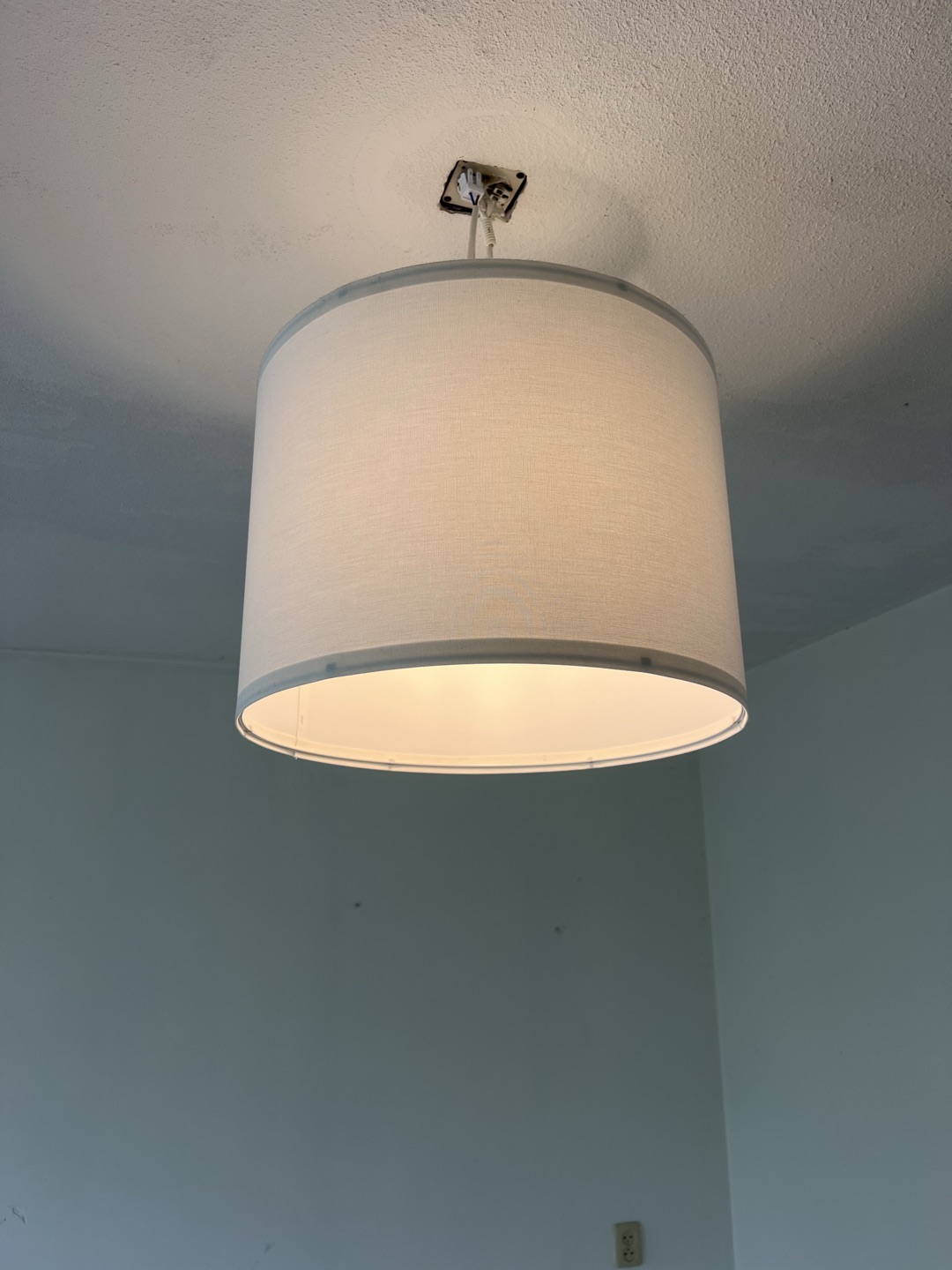 Stoel, lampen kap en buffetkast beschikbaar. Moet vanmiddag opgehaald worden! Stuur me een privé berichtje 2