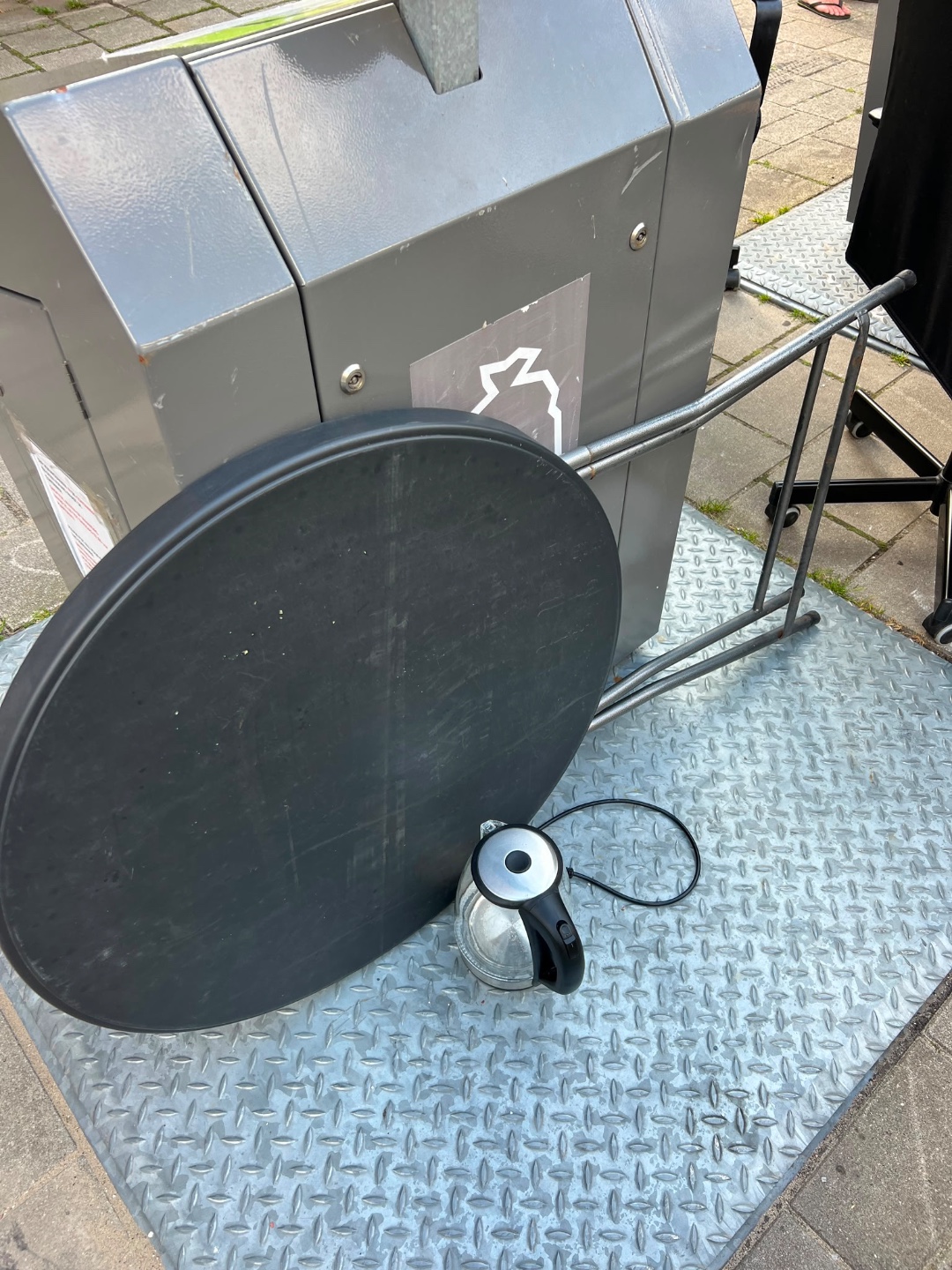 Sta tafel en werkende waterkoker 1