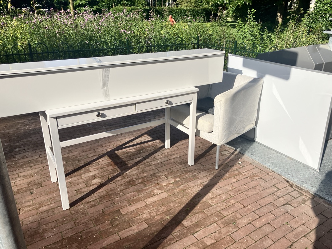 Desk, seat, white board and kast 1