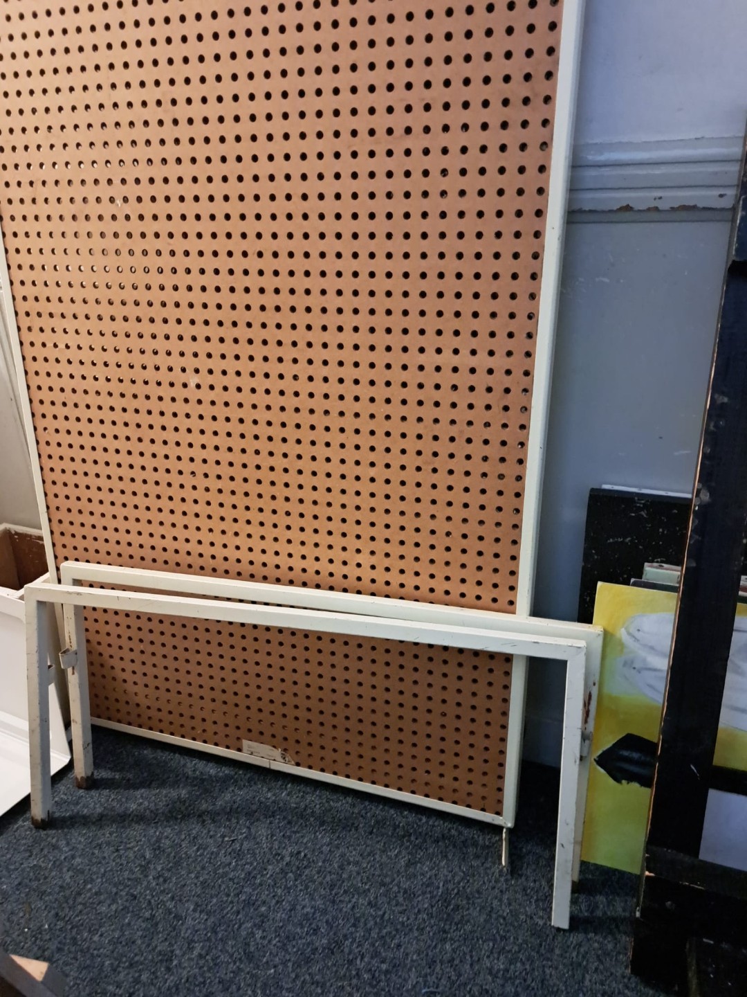 Metal bedframe with cardboard, quite heavy
Available for pickup at Linnaeusstraat before Thursday evening
Dm @floor.kuiper 2