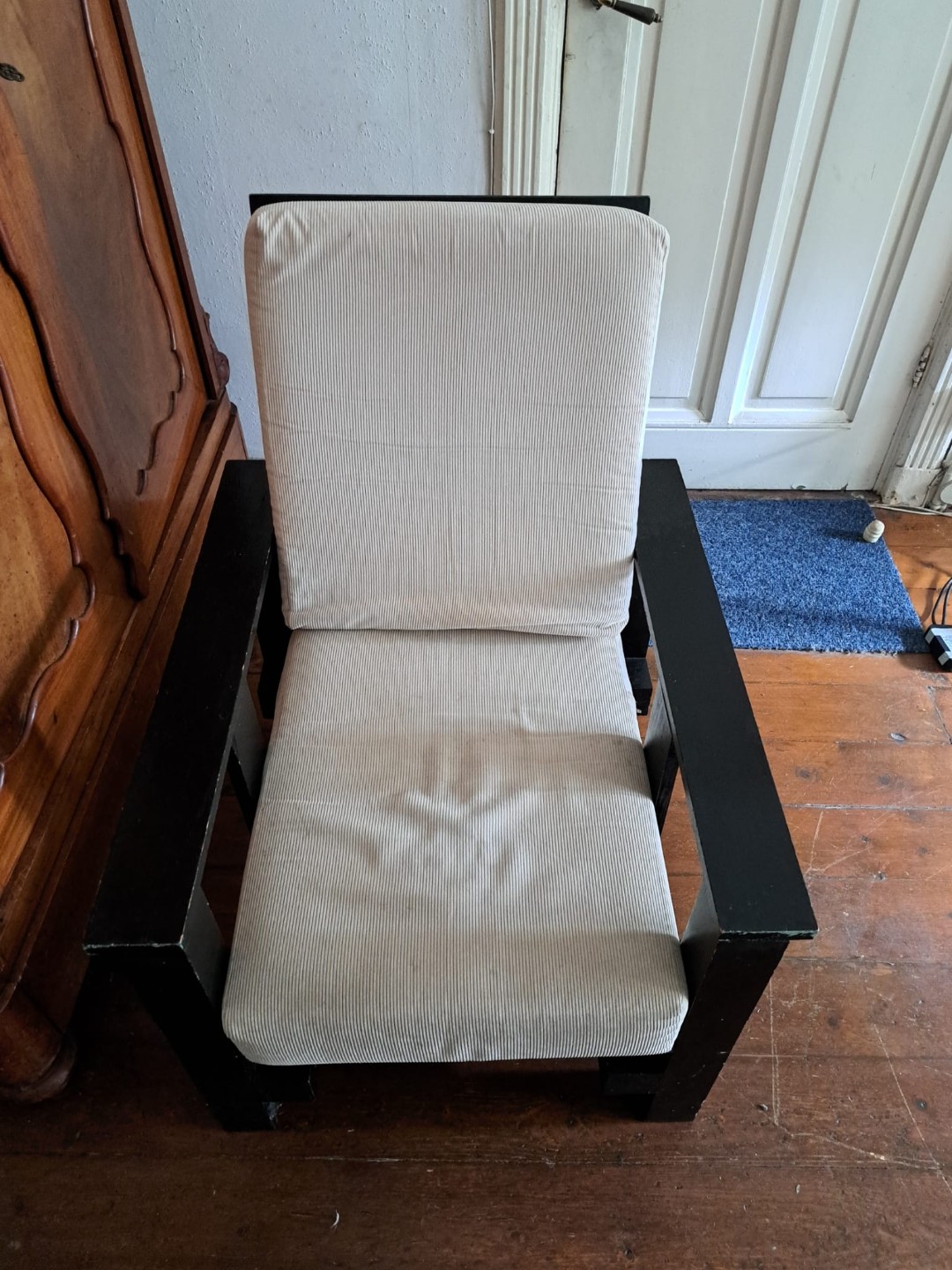 Selfmade wooden chair, cushions included
Available for pick up at Linnaeusstraat before Thursday evening
Dm @floor.kuiper 2