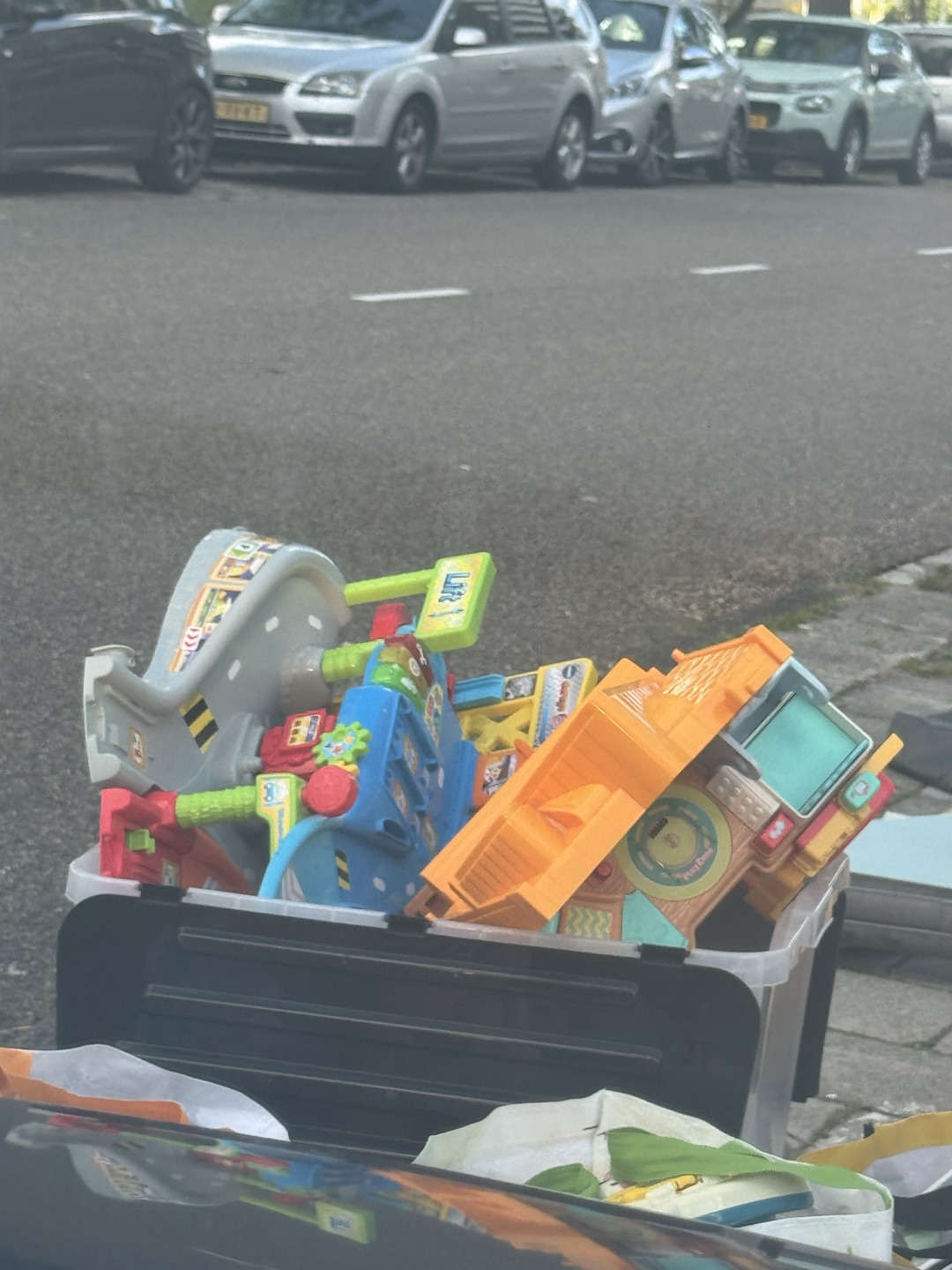 Toettoet auto’s sets met auto’s 
Sommige goede conditie, maar heb snel gezien

Toet toet cars sets with cars
Some are good condition, but I looked fast 1
