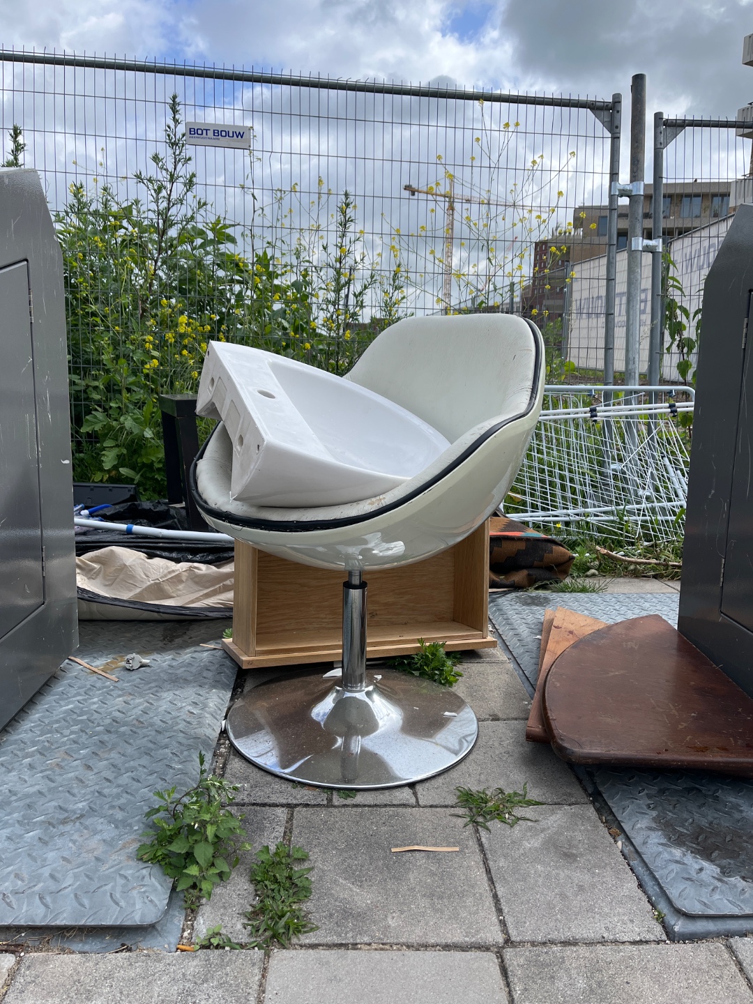 Item found on Amsterdam, Buikslotermeer, J.h. Hisgenpad 1064 1