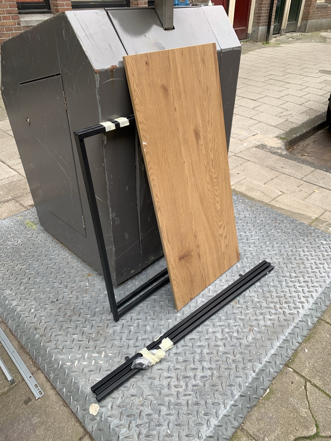 Item found on Amsterdam, De Pijp, Van der Helstplein 2 1