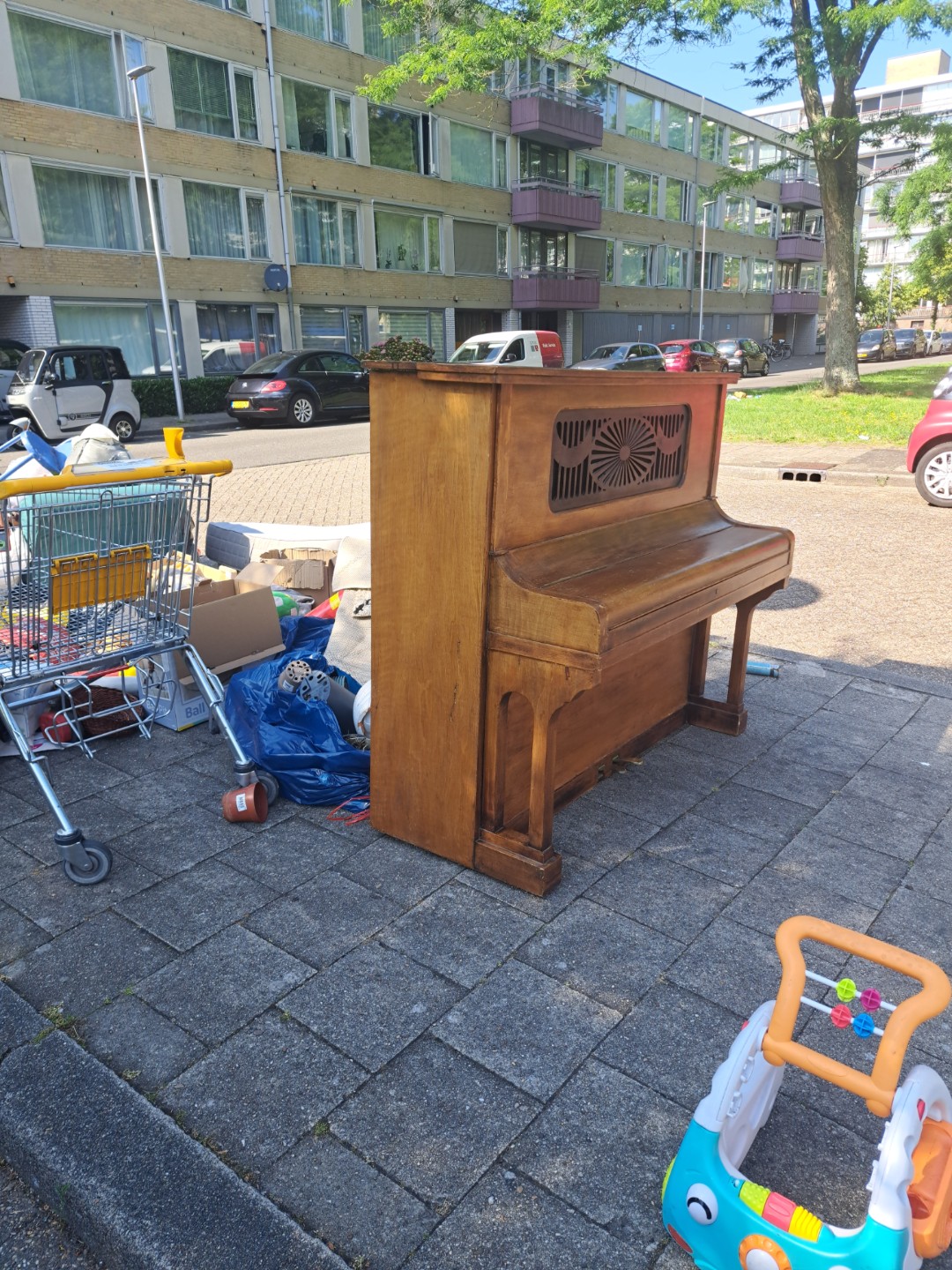 Piano and sn bunch of other stuff. Piano works    posted by REdits 1