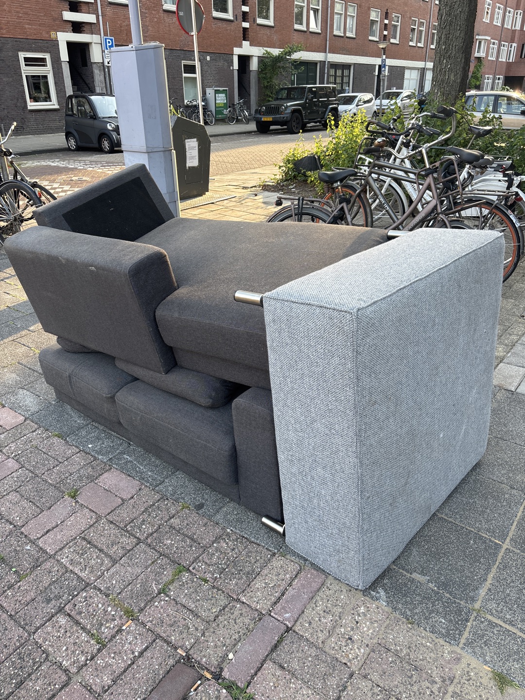 Hocker (has to be cleaned) 1