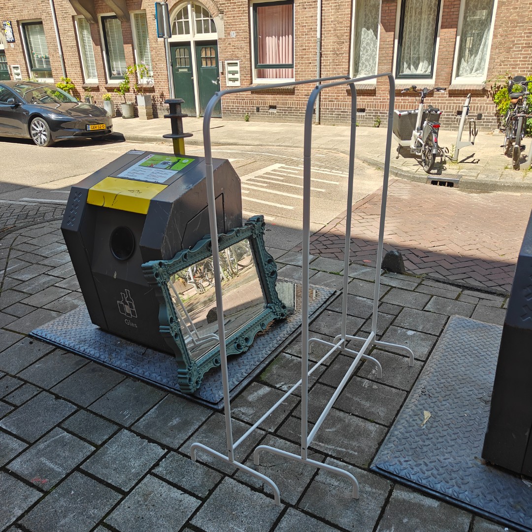Item found on Amsterdam, Overtoomse Sluis, Eerste Helmersstraat 204 2