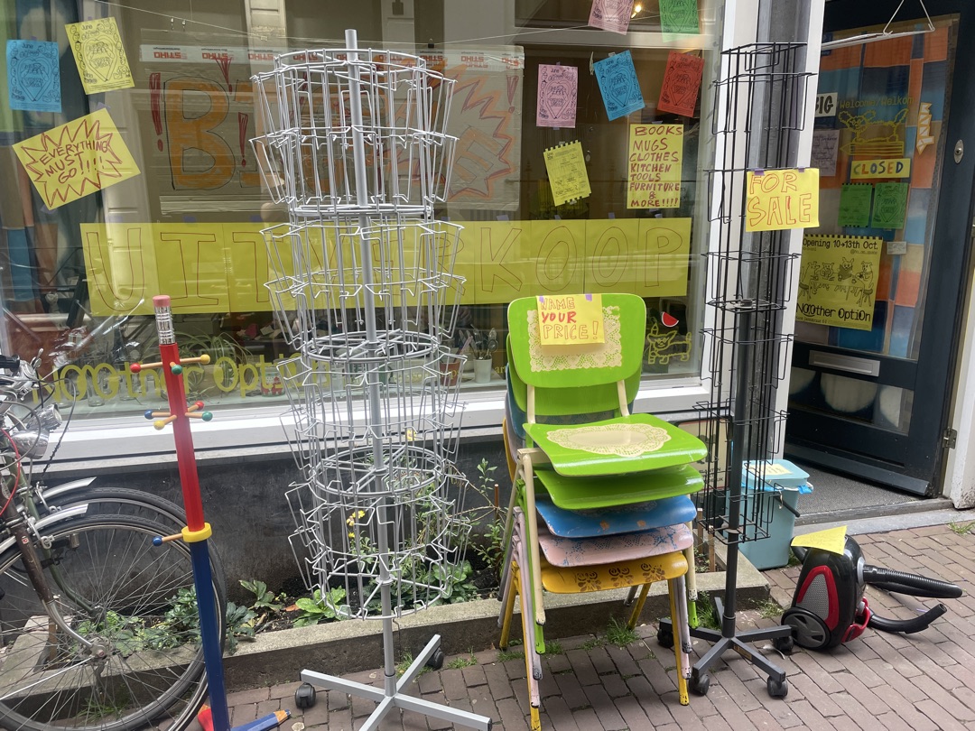 Moving out today, come by take what you need, very diverse things, from chairs to lamps to paper, etc. 1