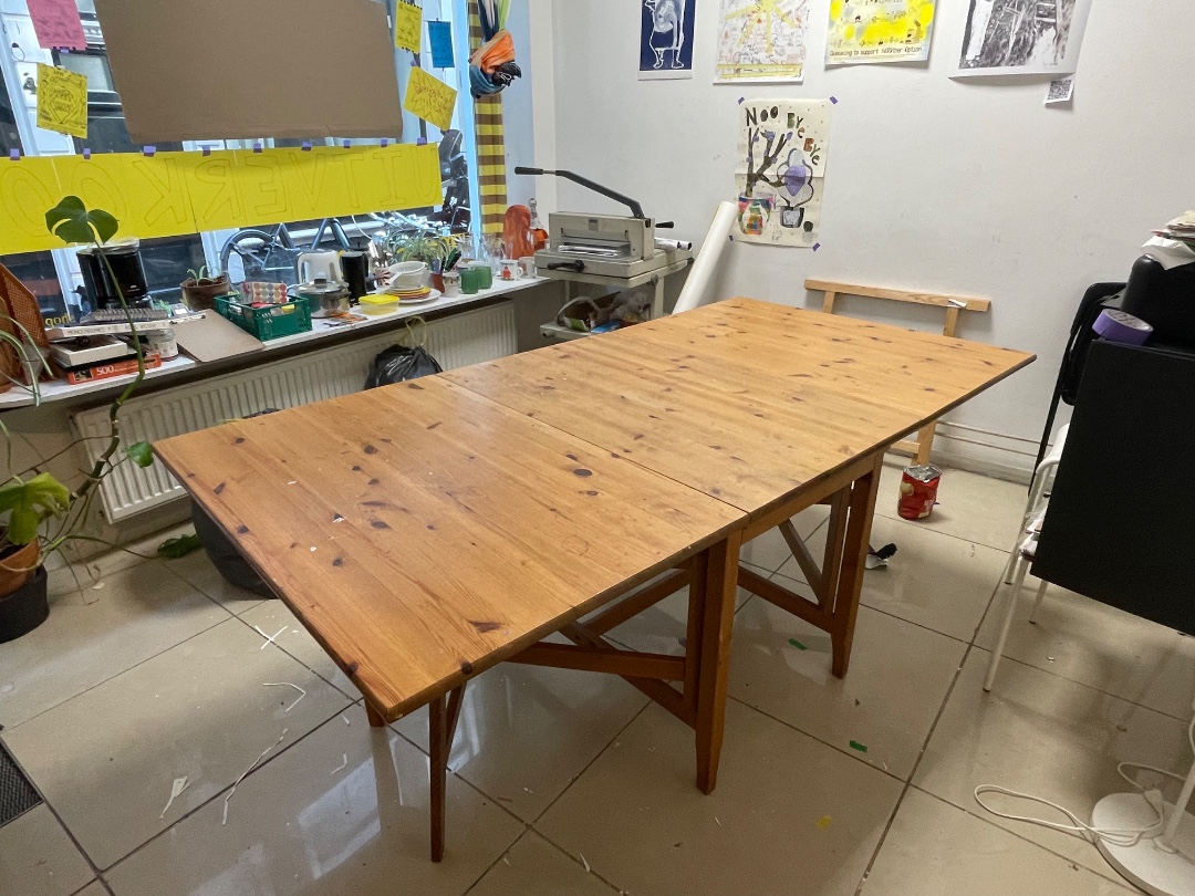 Beautiful vintage ikea table, folds in three parts. Measurements (fully unfolded): 200cm by 106cm, height 71cm. pickup @Sint Jansstraat 61 before sunday 28 june. contact +31655943138 1