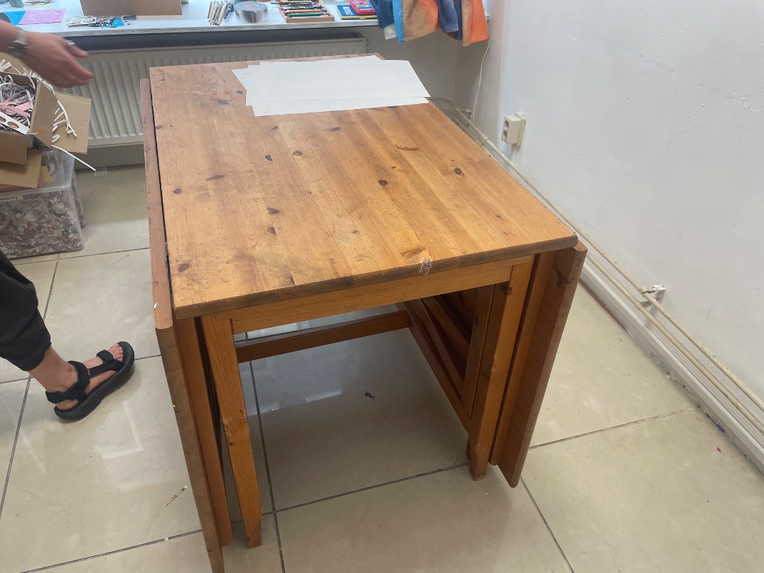 Beautiful vintage ikea table, folds in three parts. Measurements (fully unfolded): 200cm by 106cm, height 71cm. pickup @Sint Jansstraat 61 before sunday 28 june. contact +31655943138 3