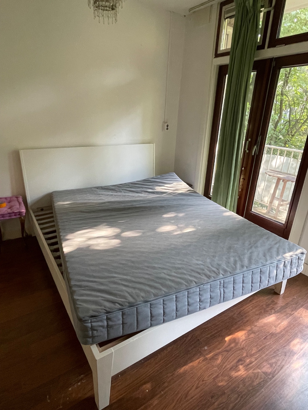 Bed not the mattress
Contact me if interested
Queen size bed
Has to leave from adress between 26th and 28th june 2
