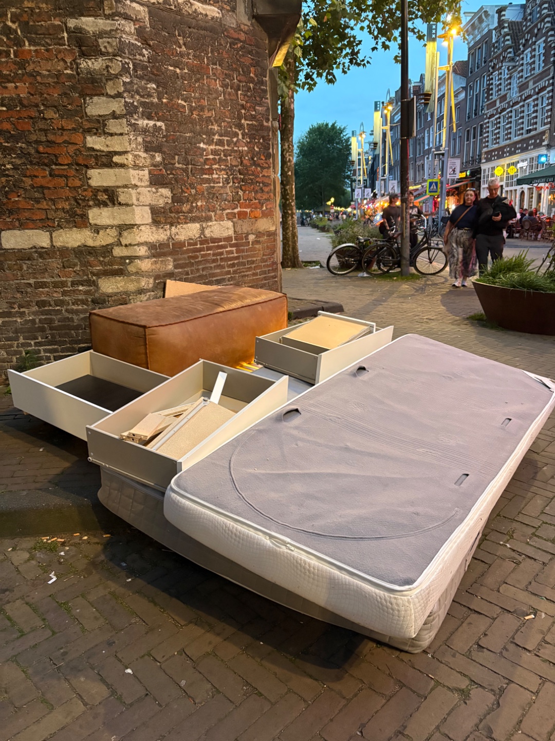 Item found on Amsterdam, Centrum, New Market 4 1
