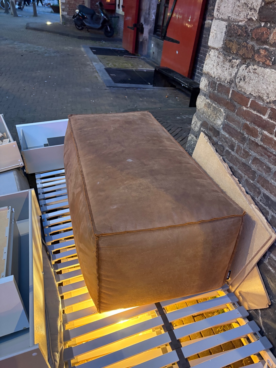 Item found on Amsterdam, Centrum, New Market 4 3