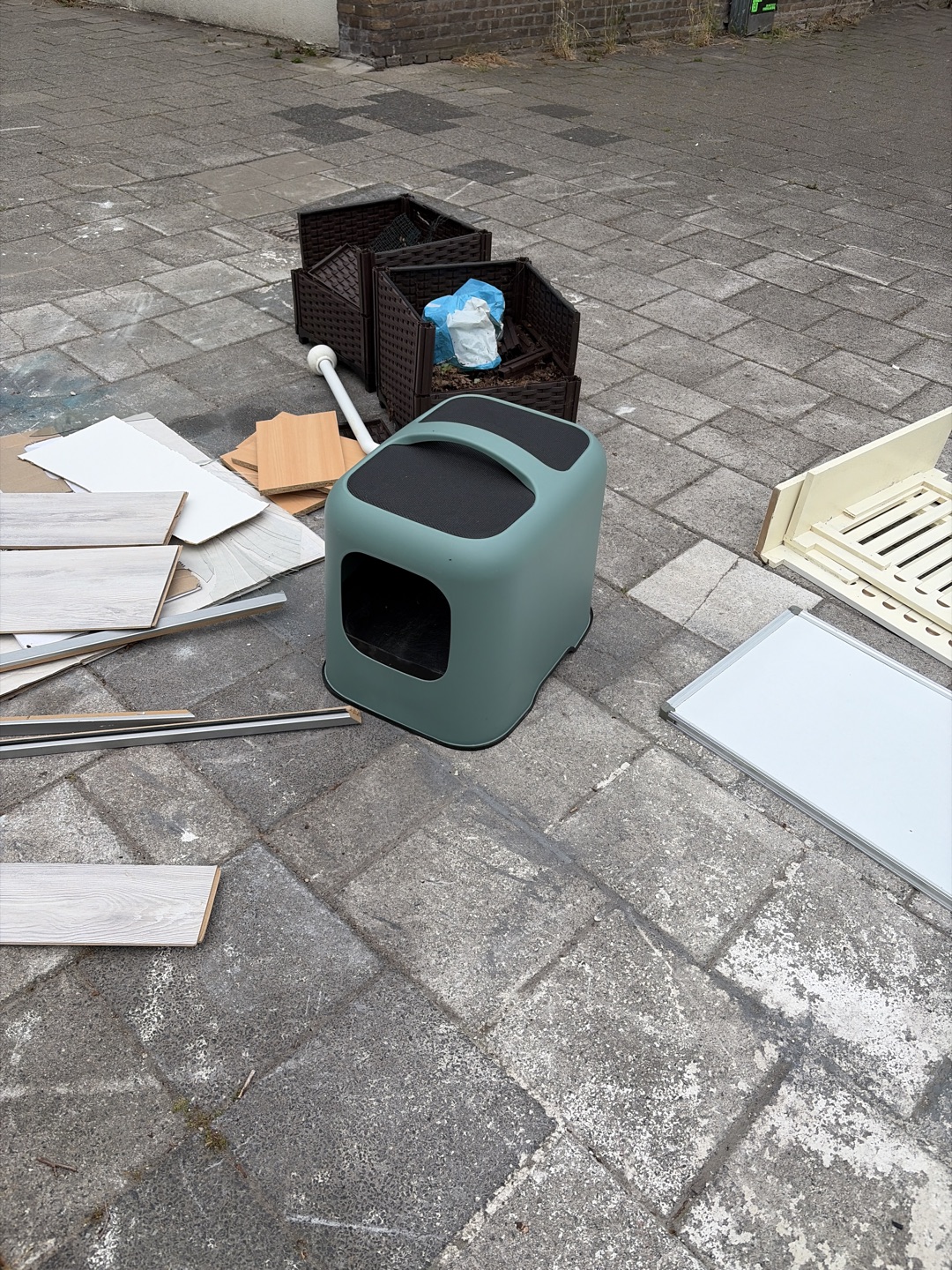 Item found on Amsterdam, Slotervaart, Jacques Veltmanstraat 8 2