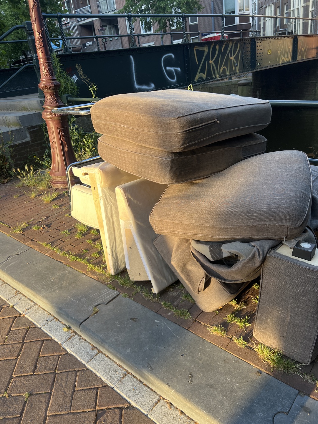 4 nice chairs with some little stains but in good shape. And a couch 2