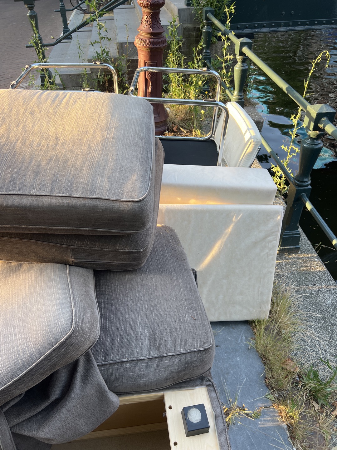 4 nice chairs with some little stains but in good shape. And a couch 3