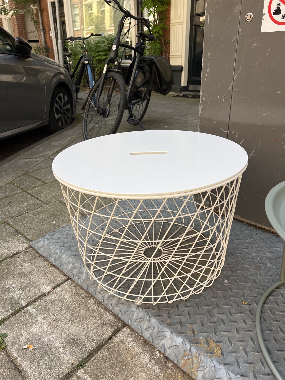 2 salontafels wit en groen/blauw 1