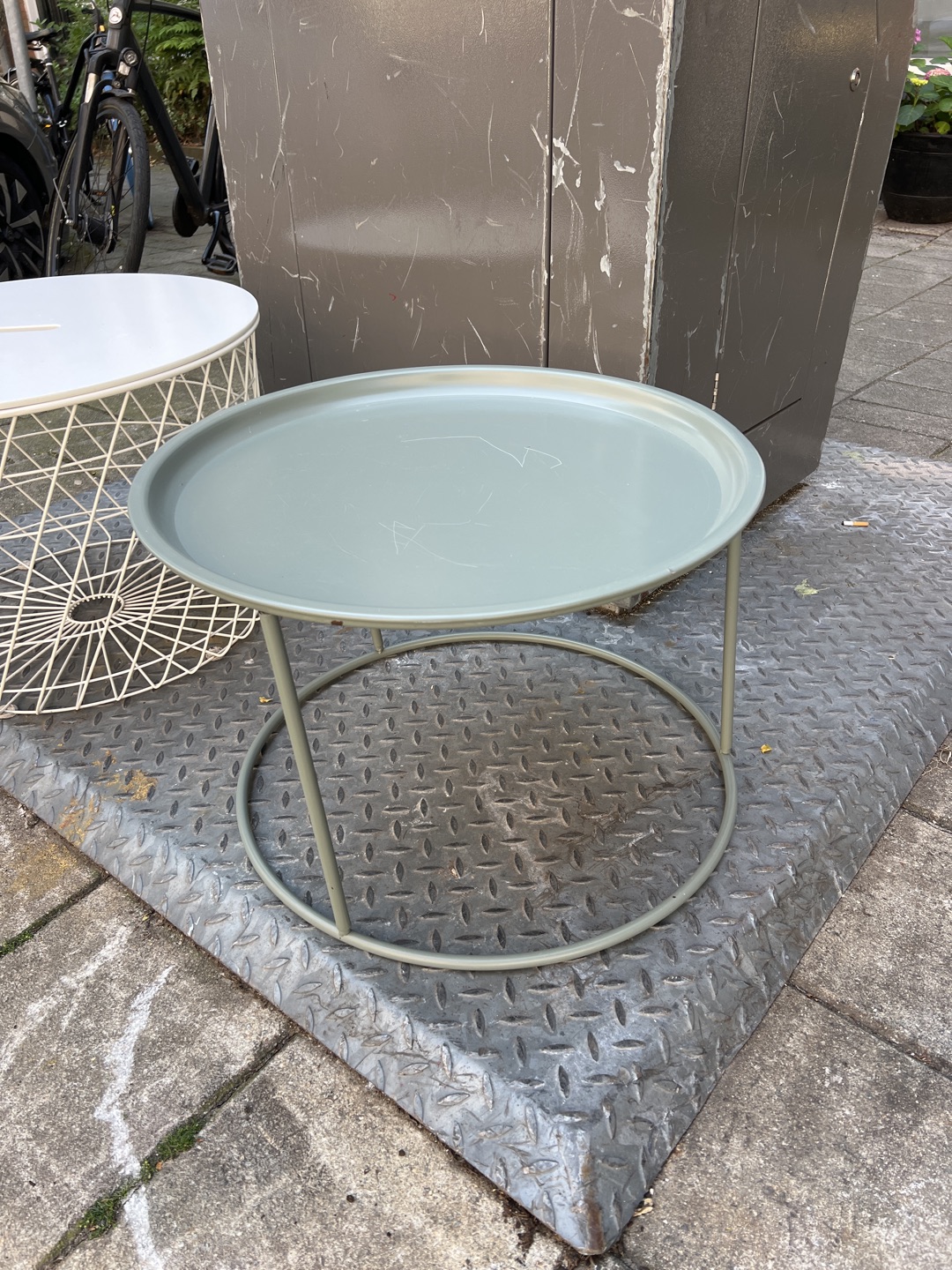 2 salontafels wit en groen/blauw 2
