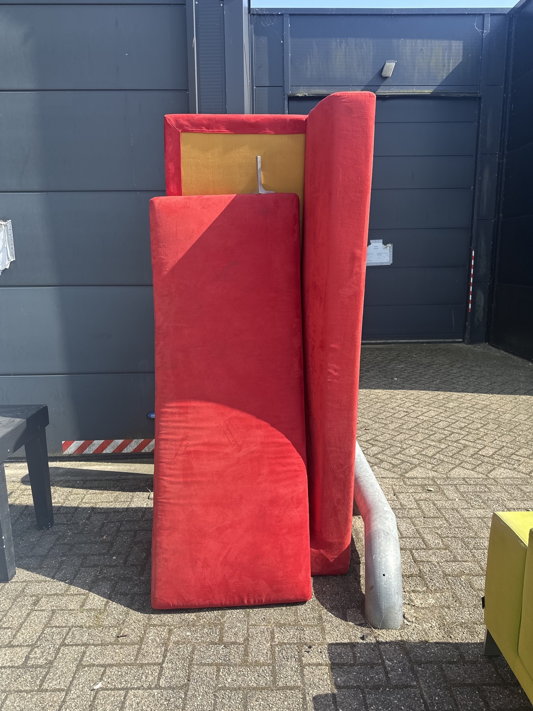 Voor de persoon die het andere deel mee heeft genomen. Ik heb de poot gevonden! 2