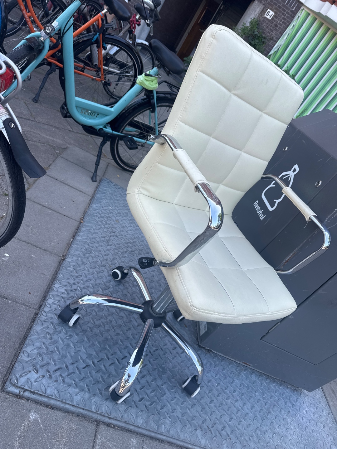 Desk chairs, in great condition’ 2