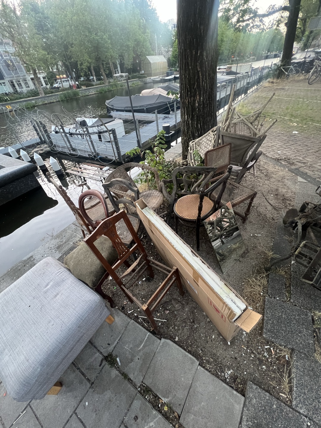 Chairs, mirror, puff 2