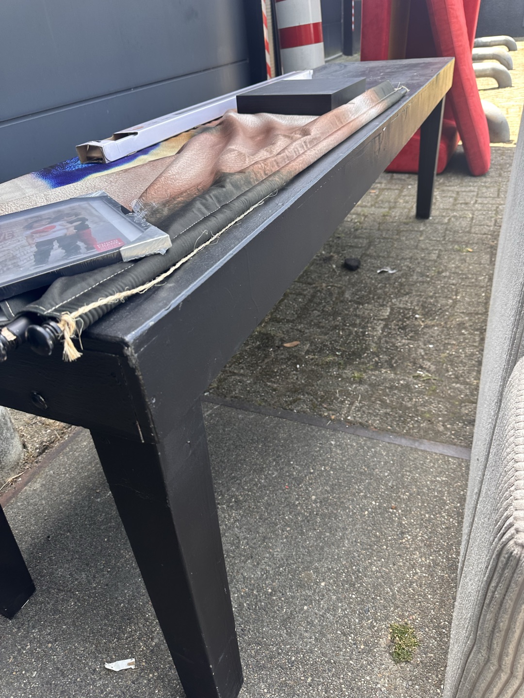 Long side table 3m ?

Small stuff 2