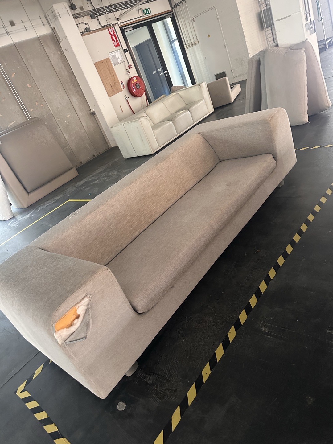 Beautiful designer couch. 

Montis.  It needs to be refurbished! 
Pick up. Tomorrow between 17/18 hour. 2