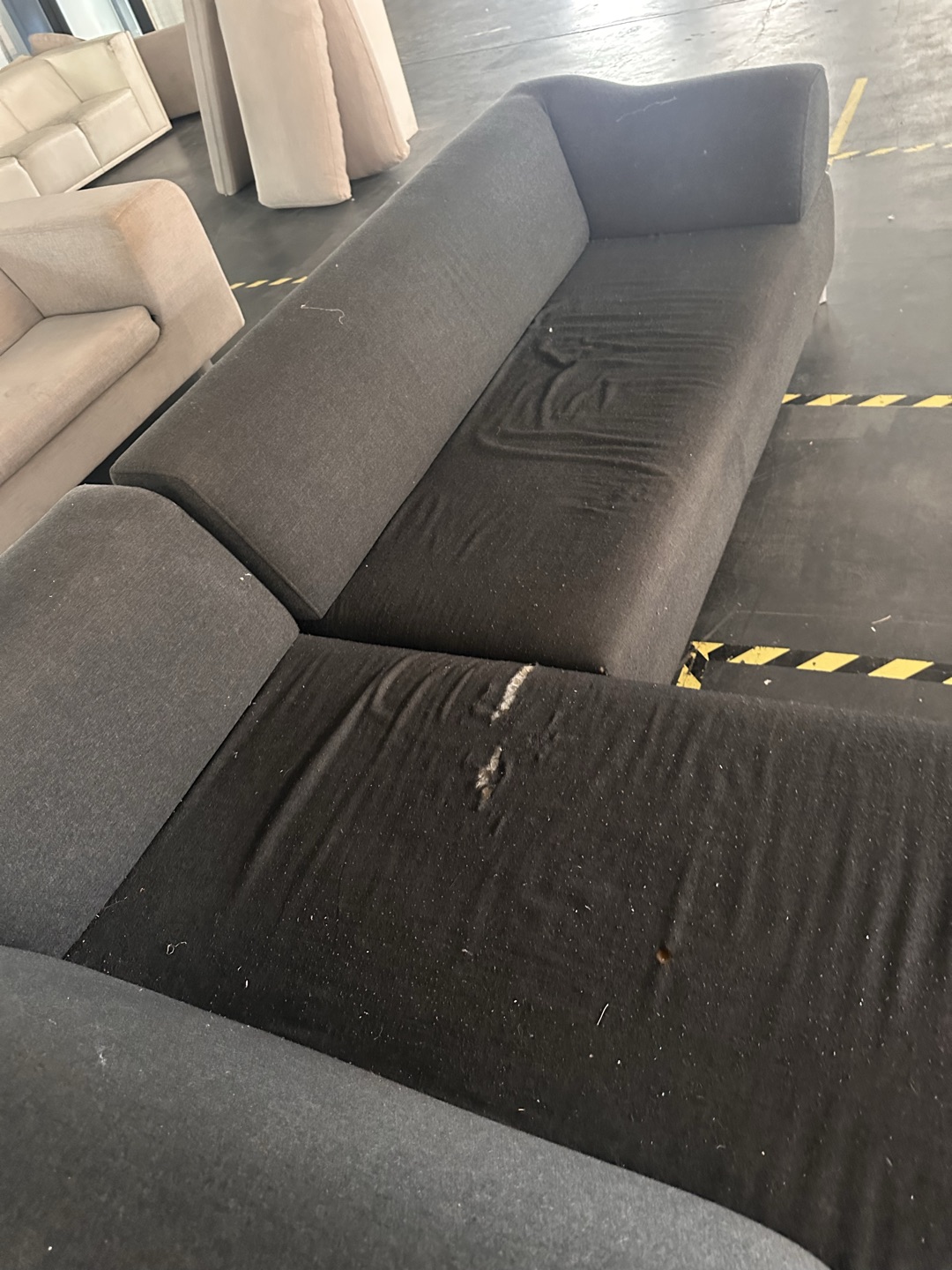 Pick up tomorrow between 17-18 hour 

Leolux Faya Lobi 
Needs to be refurbished 1