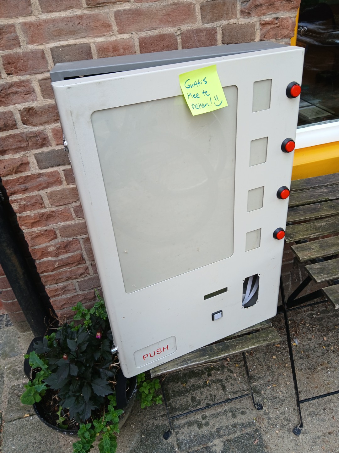 Item found on Amsterdam, Spaarndammer- en Zeeheldenbuurt, Zaanhof 127 1