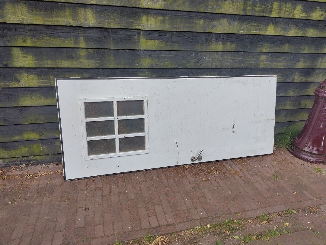 external door, 2330x930x45mm needs to picked up before the end of the week. hone is gone. 1