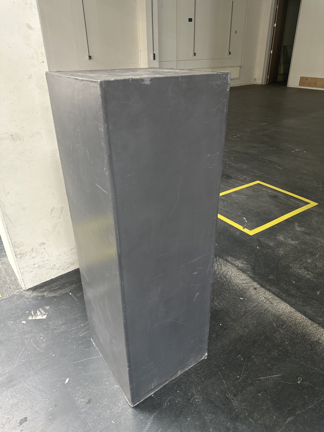 Pilaar voor plant. 

Staat zo buiten. 2