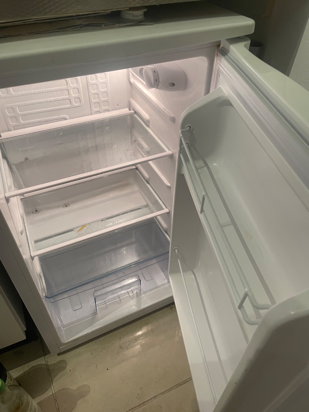mini fridge pick up for free at Sint Jansstraat 61 today (28th of june) 2