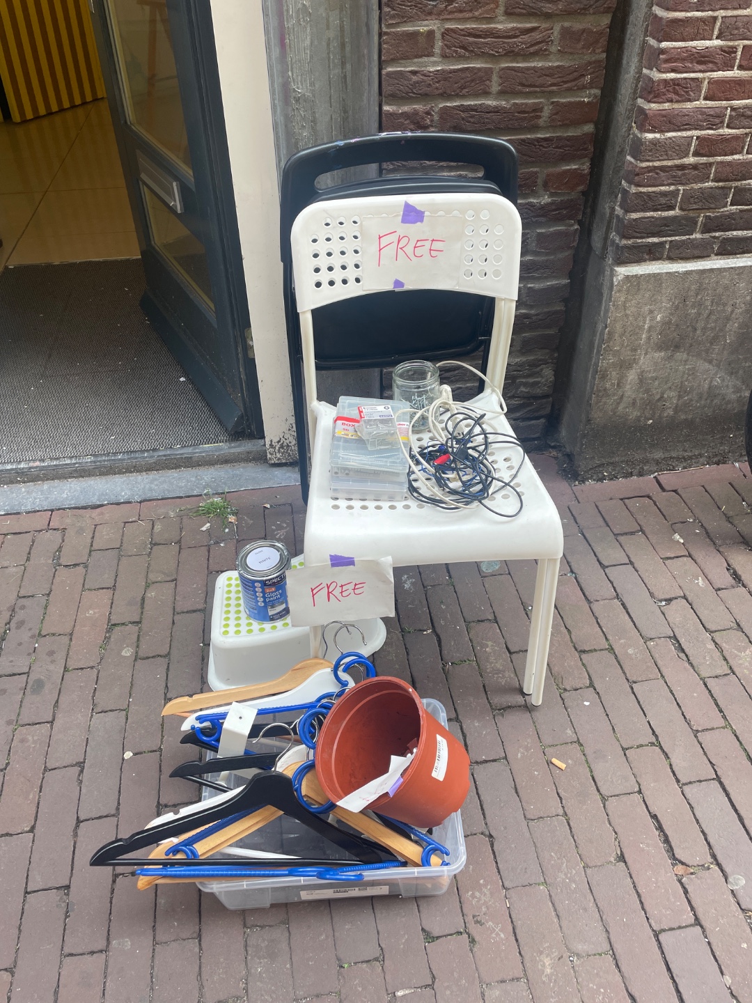 More various free things at Sint Jansstraat 61 1