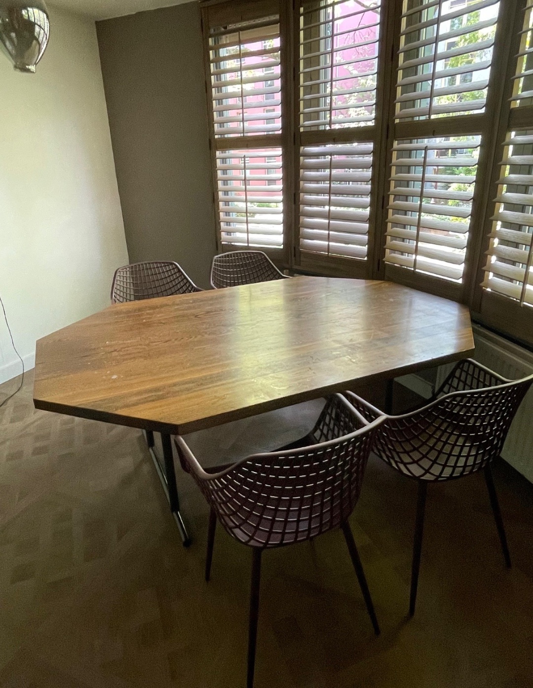 Eetkamertafel, ter hoogte van Dijkstraat 47 1