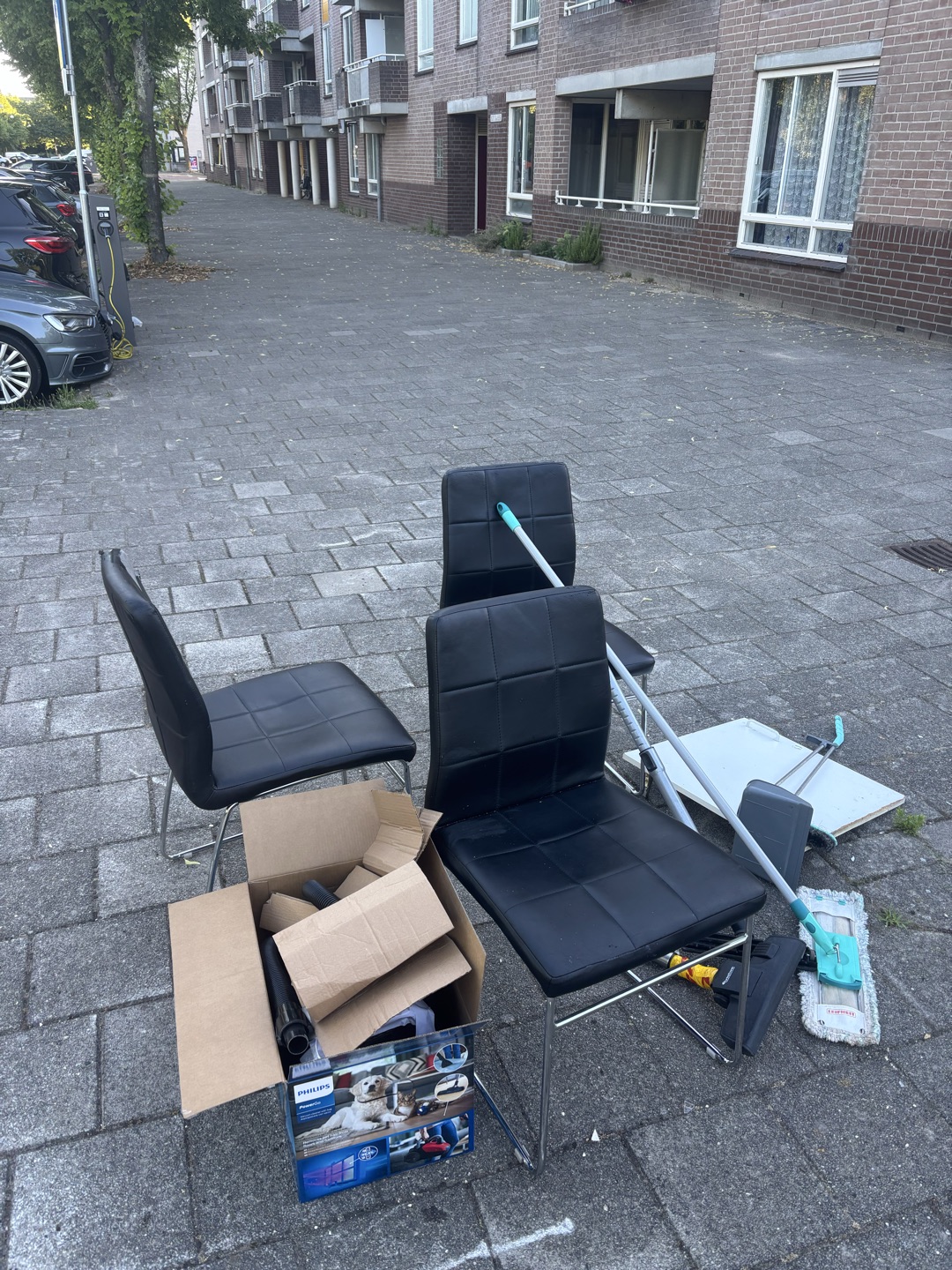 black chairs 1