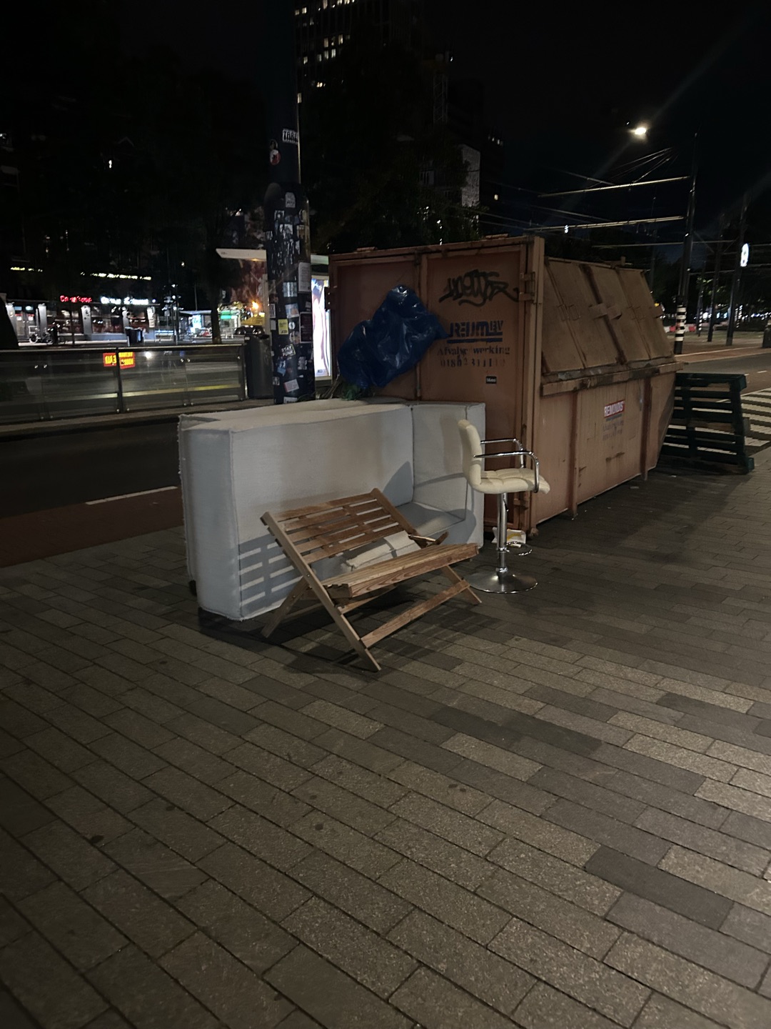 2 delen bank voor binnen, houten buitenbankje en barkruk 1