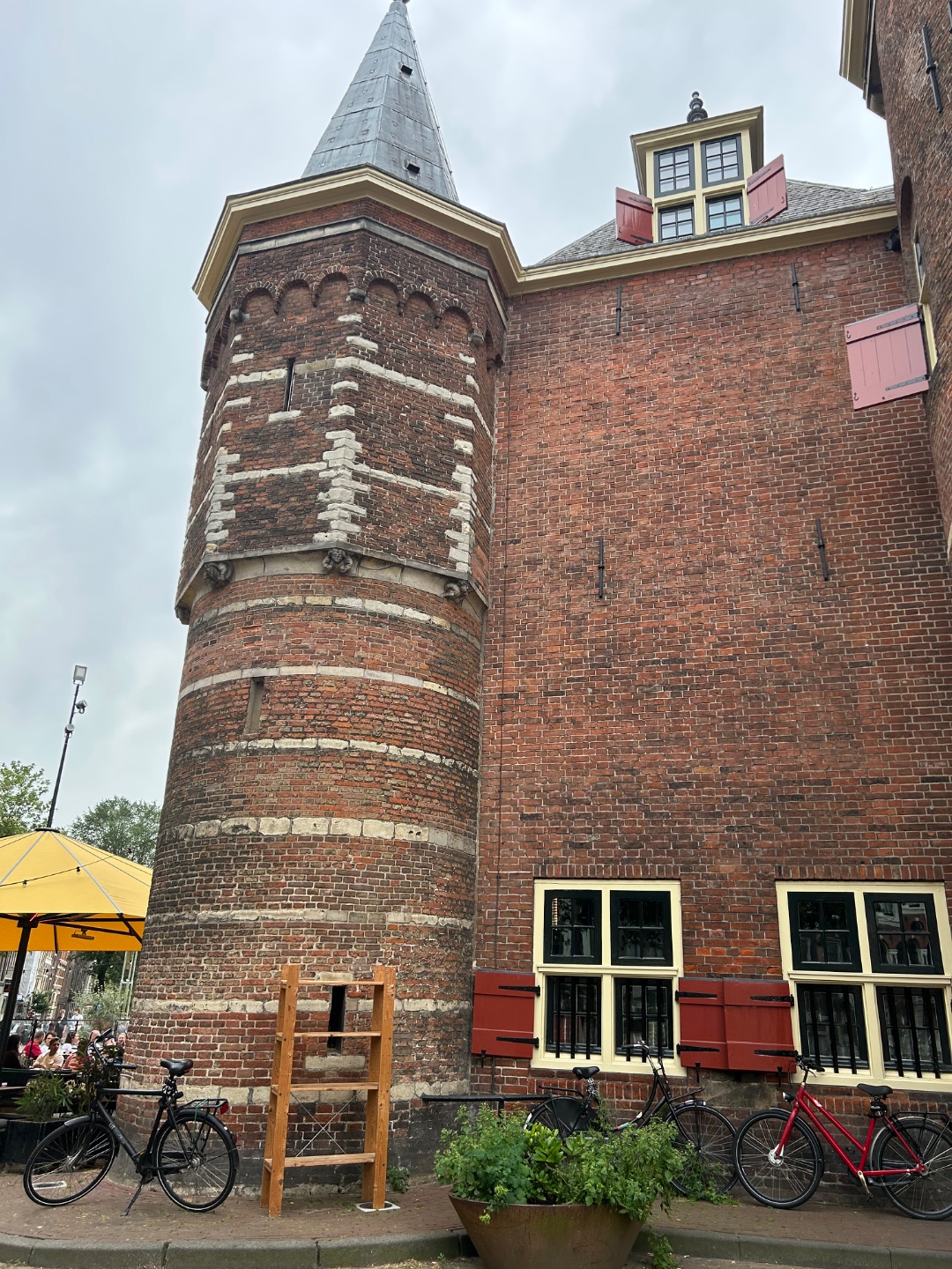 Item found on Amsterdam, Centrum, Nieuwmarkt 4 1